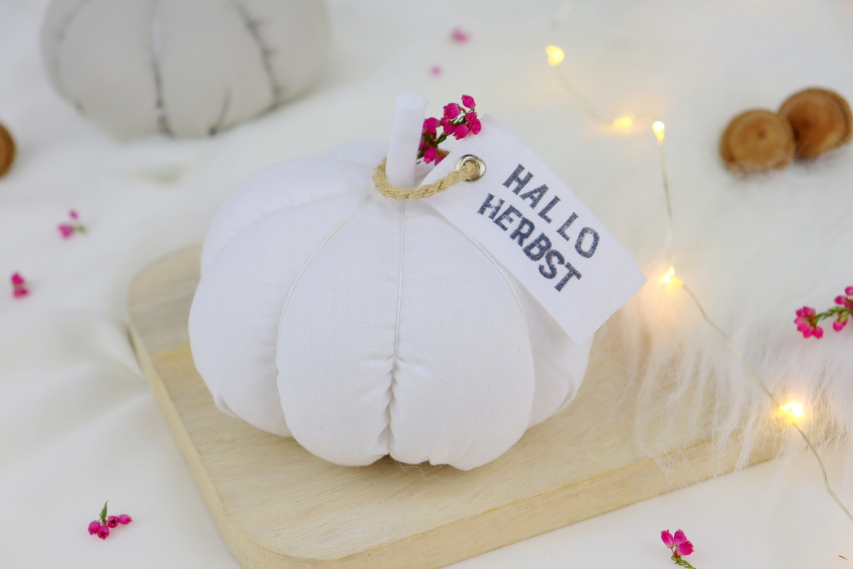 DIY selbstgenähte Stoffkürbisse als Herbstdeko