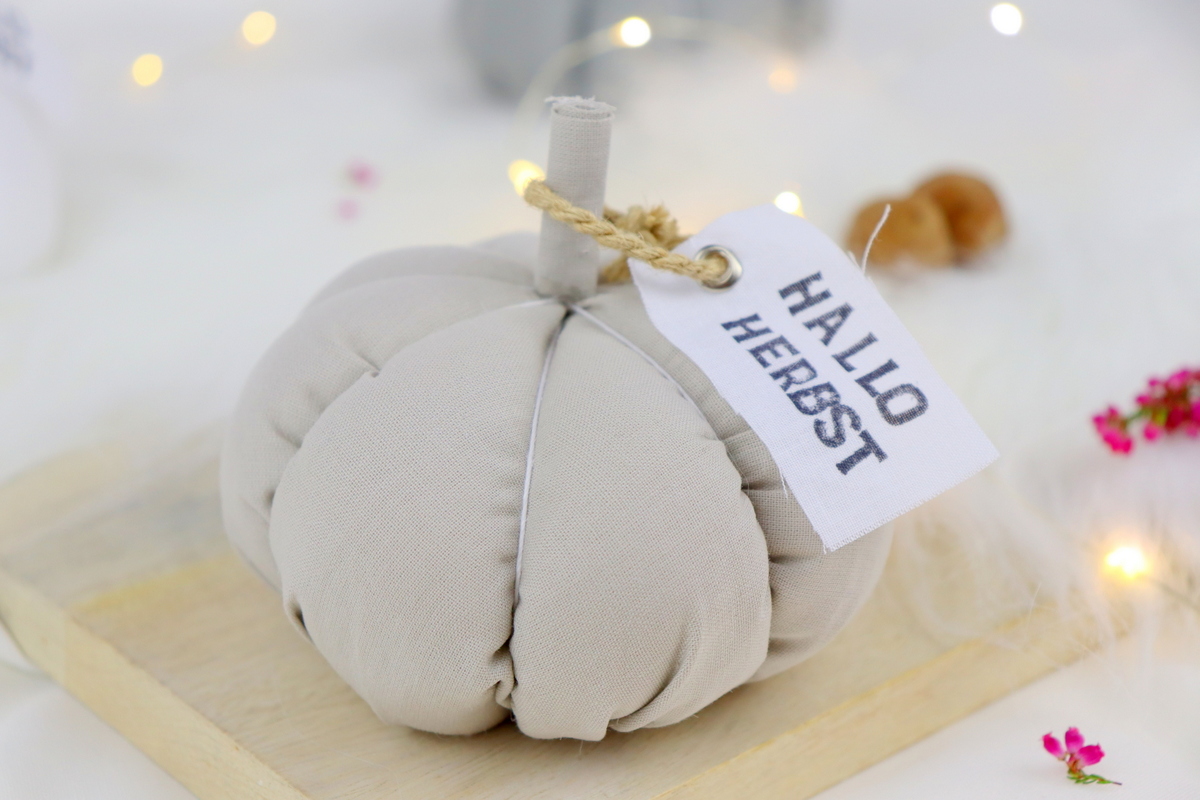 DIY selbstgenähte Stoffkürbisse als Herbstdeko