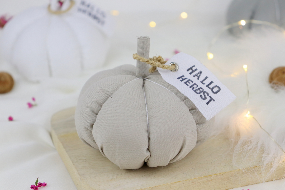 DIY selbstgenähte Stoffkürbisse als Herbstdeko