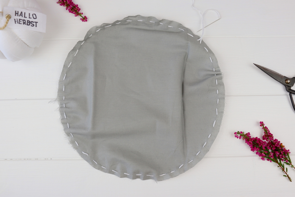 DIY selbstgenähte Stoffkürbisse als Herbstdeko