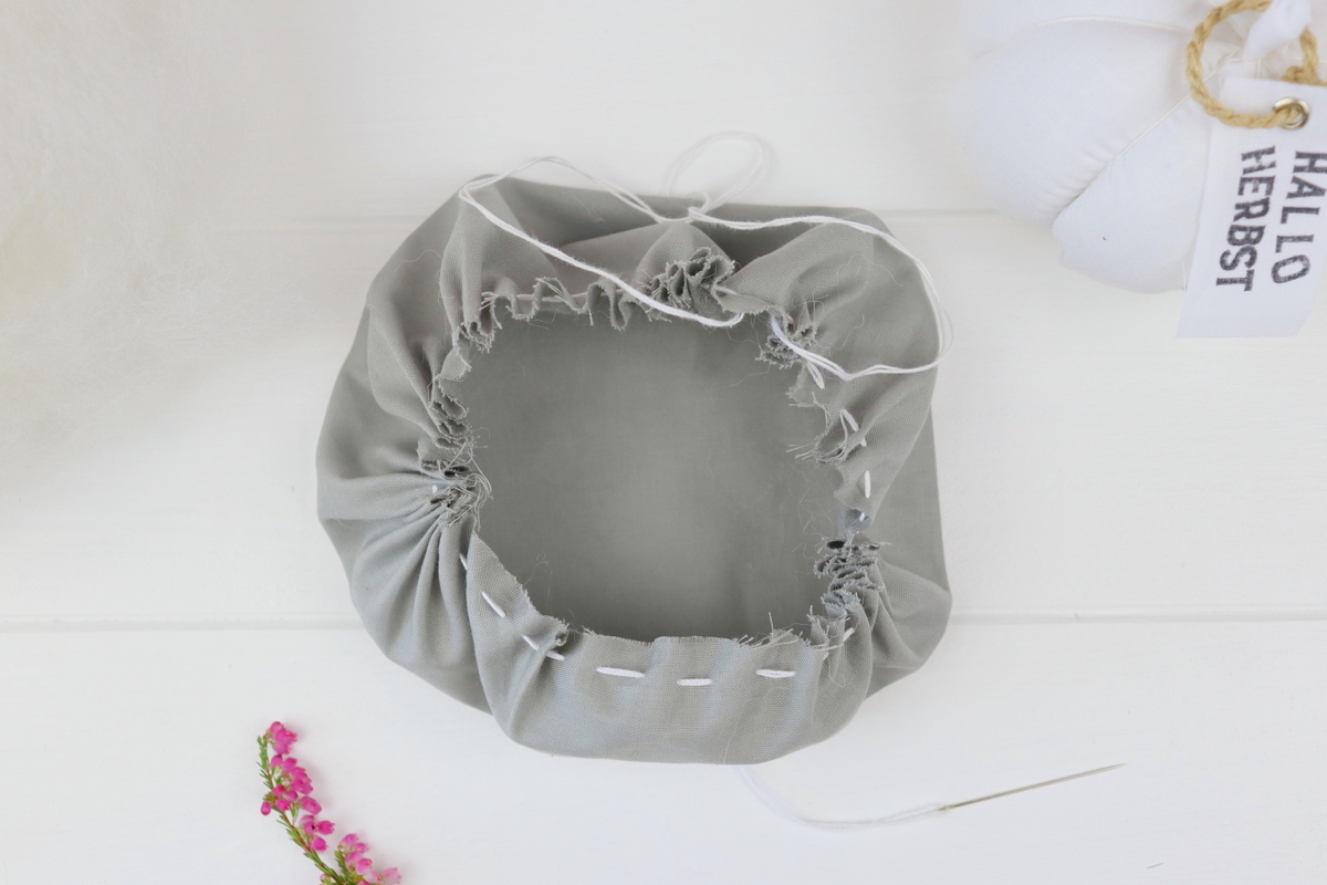 DIY selbstgenähte Stoffkürbisse als Herbstdeko