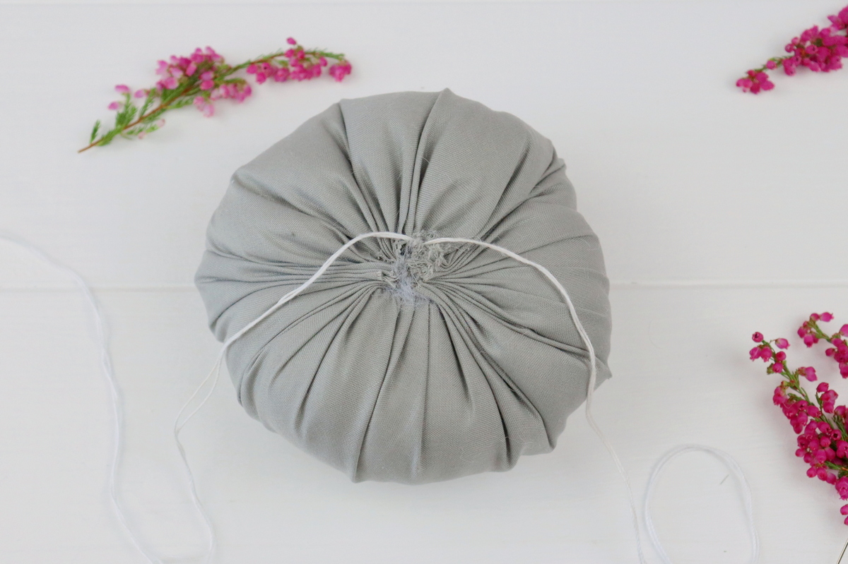 DIY selbstgenähte Stoffkürbisse als Herbstdeko