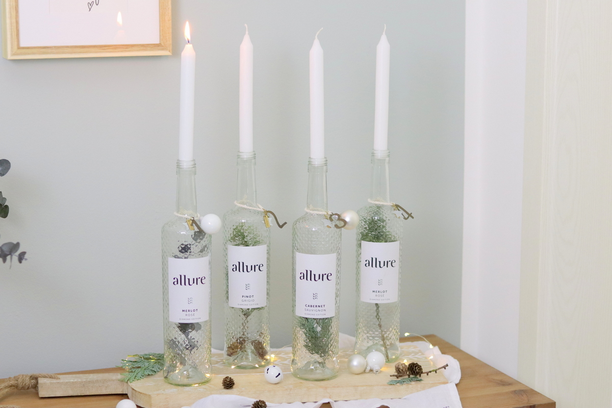 DIY selbstgemachter Upcycling Adventskranz aus Weinflaschen mit Tanne