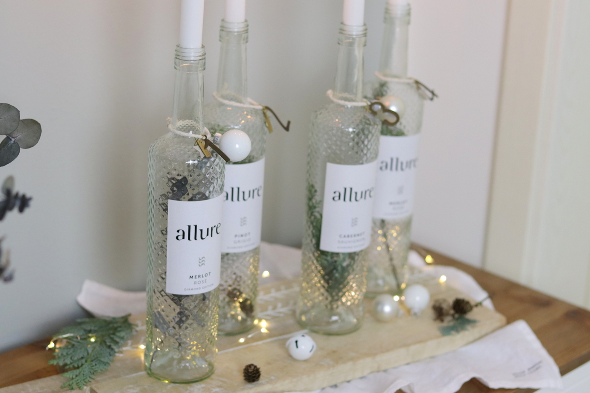 DIY selbstgemachter Upcycling Adventskranz aus Weinflaschen mit Tanne