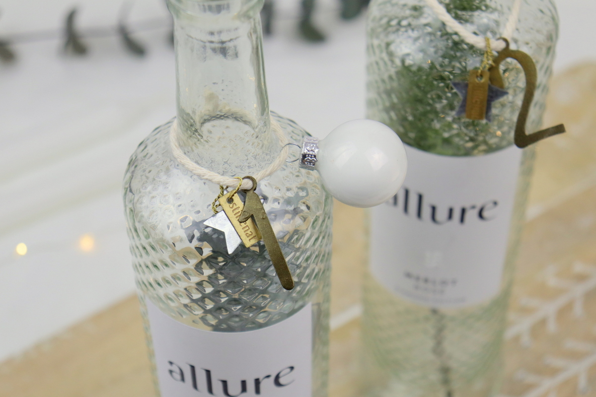 DIY selbstgemachter Upcycling Adventskranz aus Weinflaschen mit Tanne