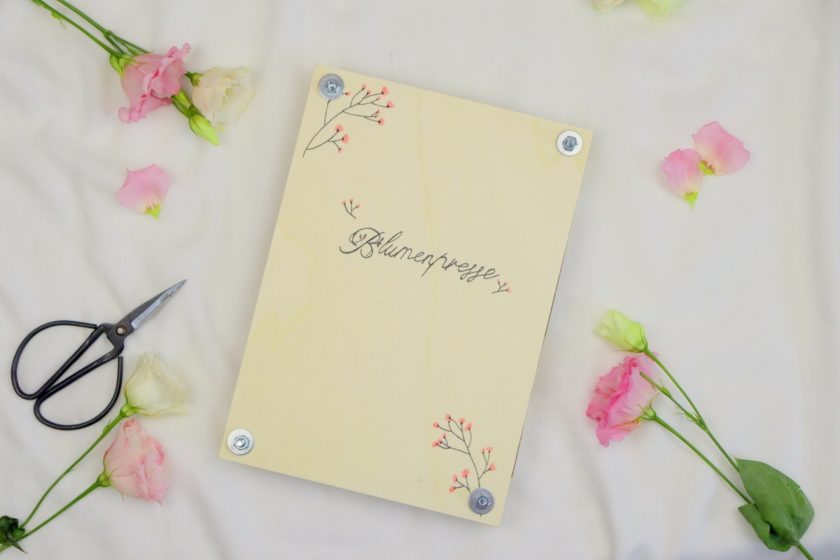 DIY selbstgebaute Blumenpresse aus Holz