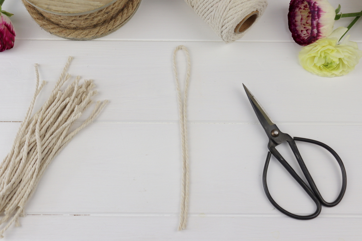 DIY - selbstgemachte Makramee Feder aus Makramee Garn