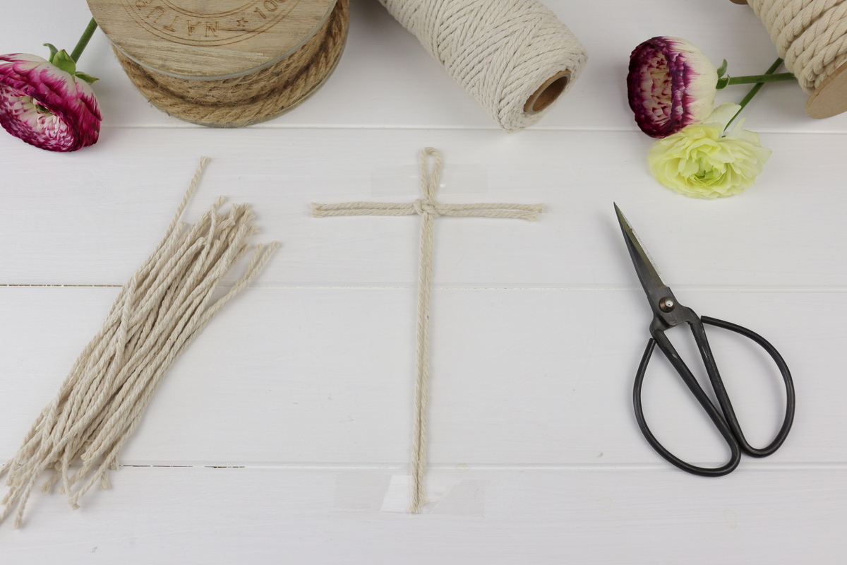 DIY - selbstgemachte Makramee Feder aus Makramee Garn