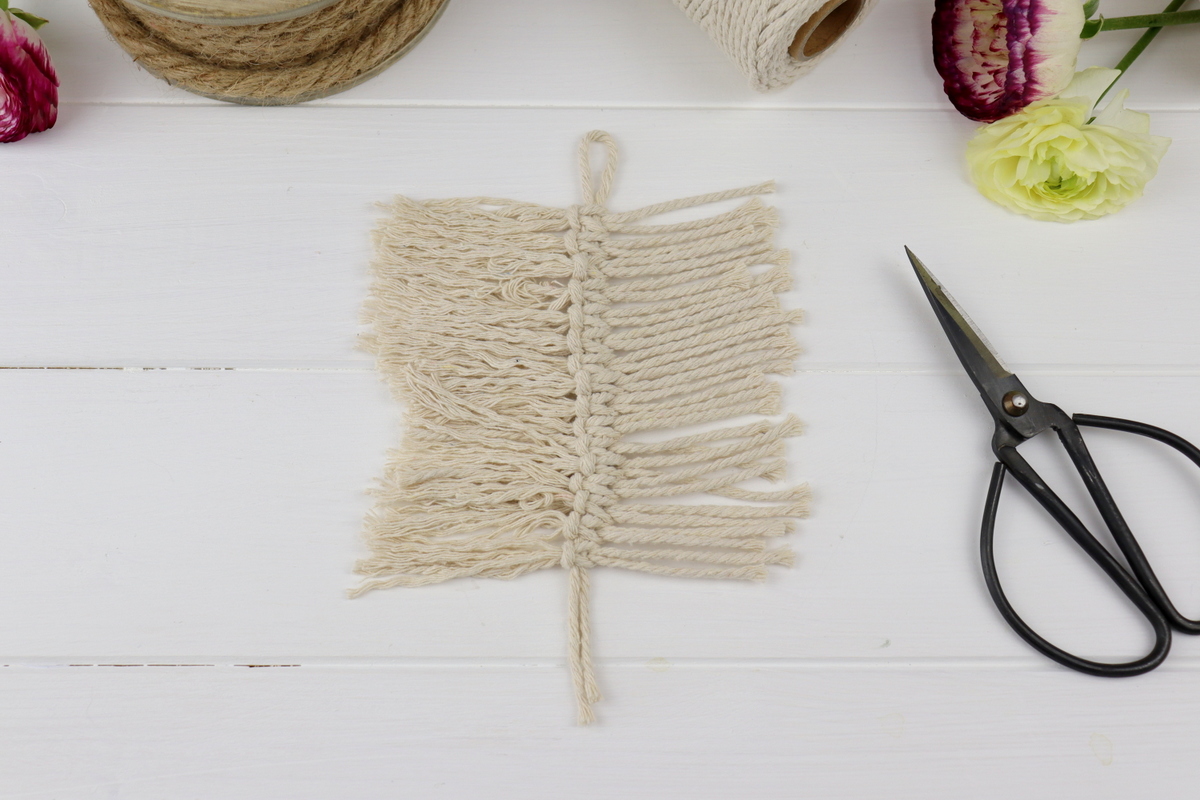 DIY - selbstgemachte Makramee Feder aus Makramee Garn