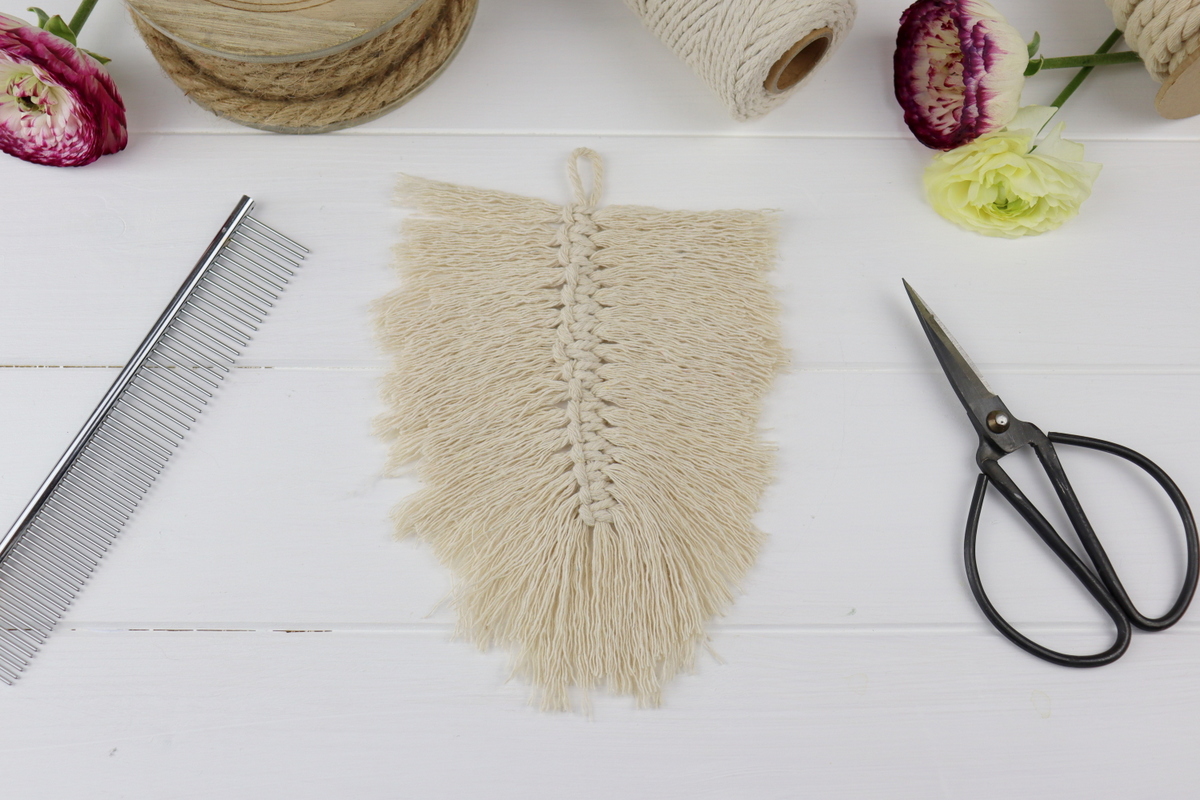 DIY - selbstgemachte Makramee Feder aus Makramee Garn