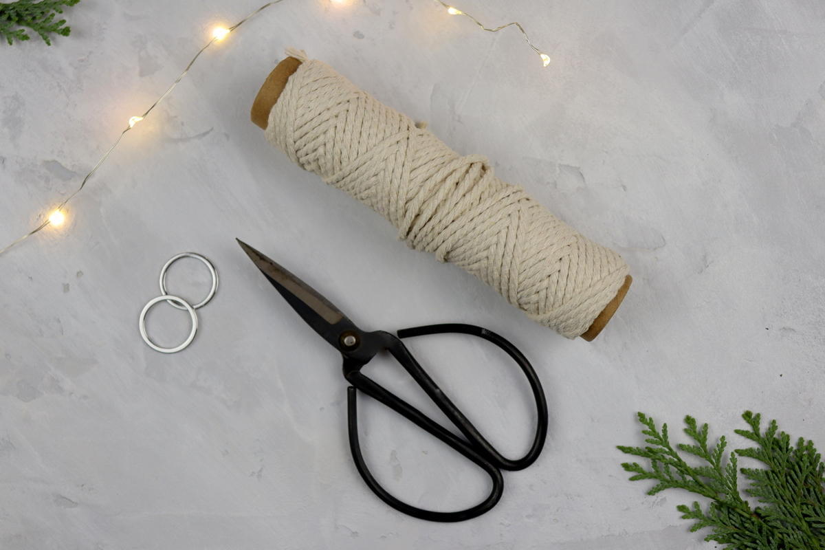 DIY - selbstgeknüpfte Makramee Schneeflocke