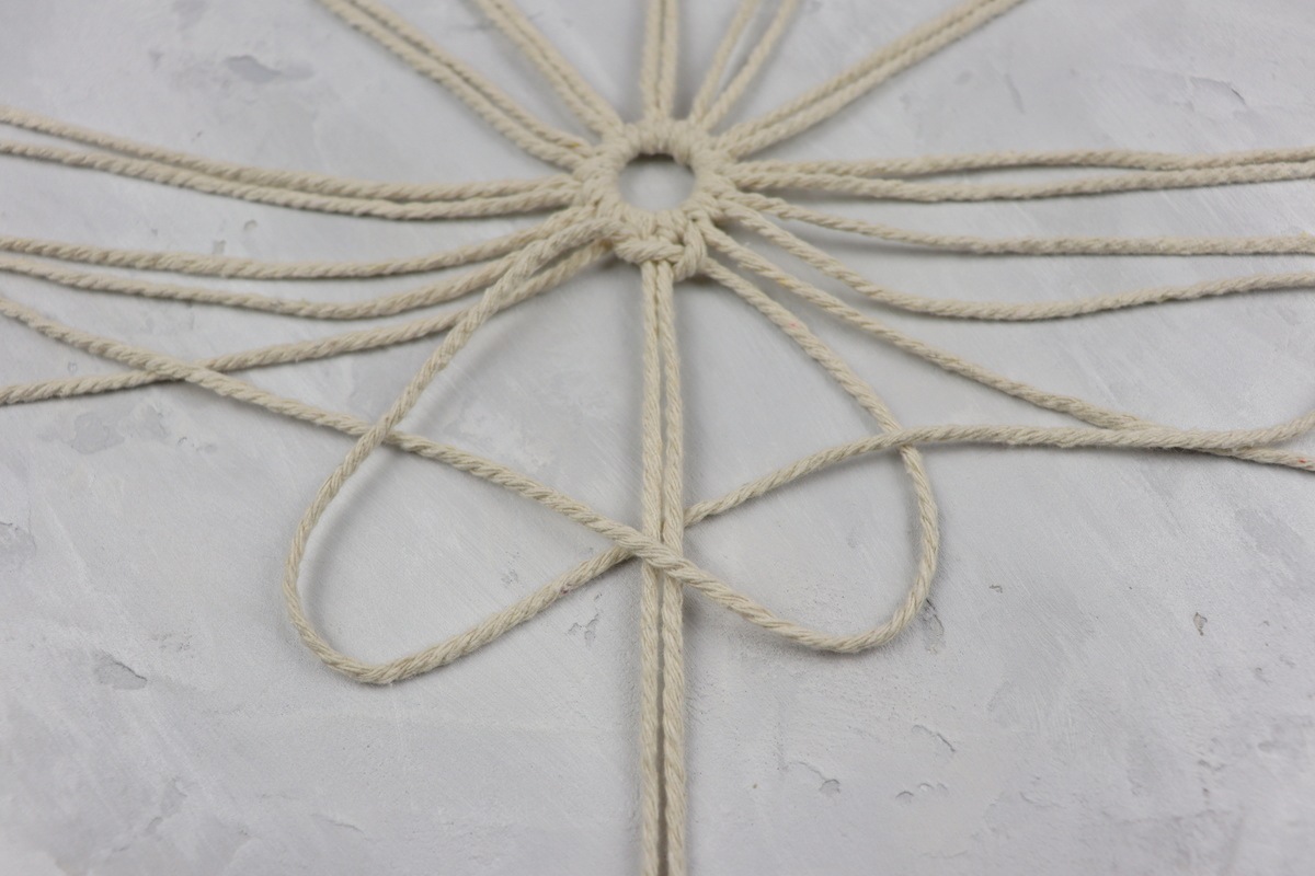 DIY - selbstgeknüpfte Makramee Schneeflocke