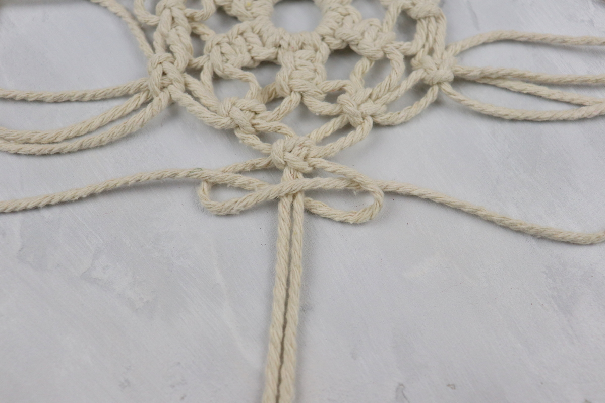 DIY - selbstgeknüpfte Makramee Schneeflocke