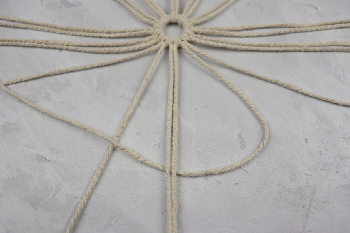 DIY - selbstgeknüpfte Makramee Schneeflocke