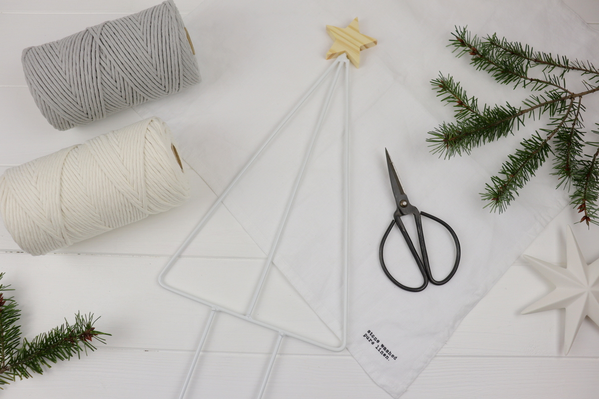 DIY Anleitung: selbstgemachte Makramee Tannenbäume 