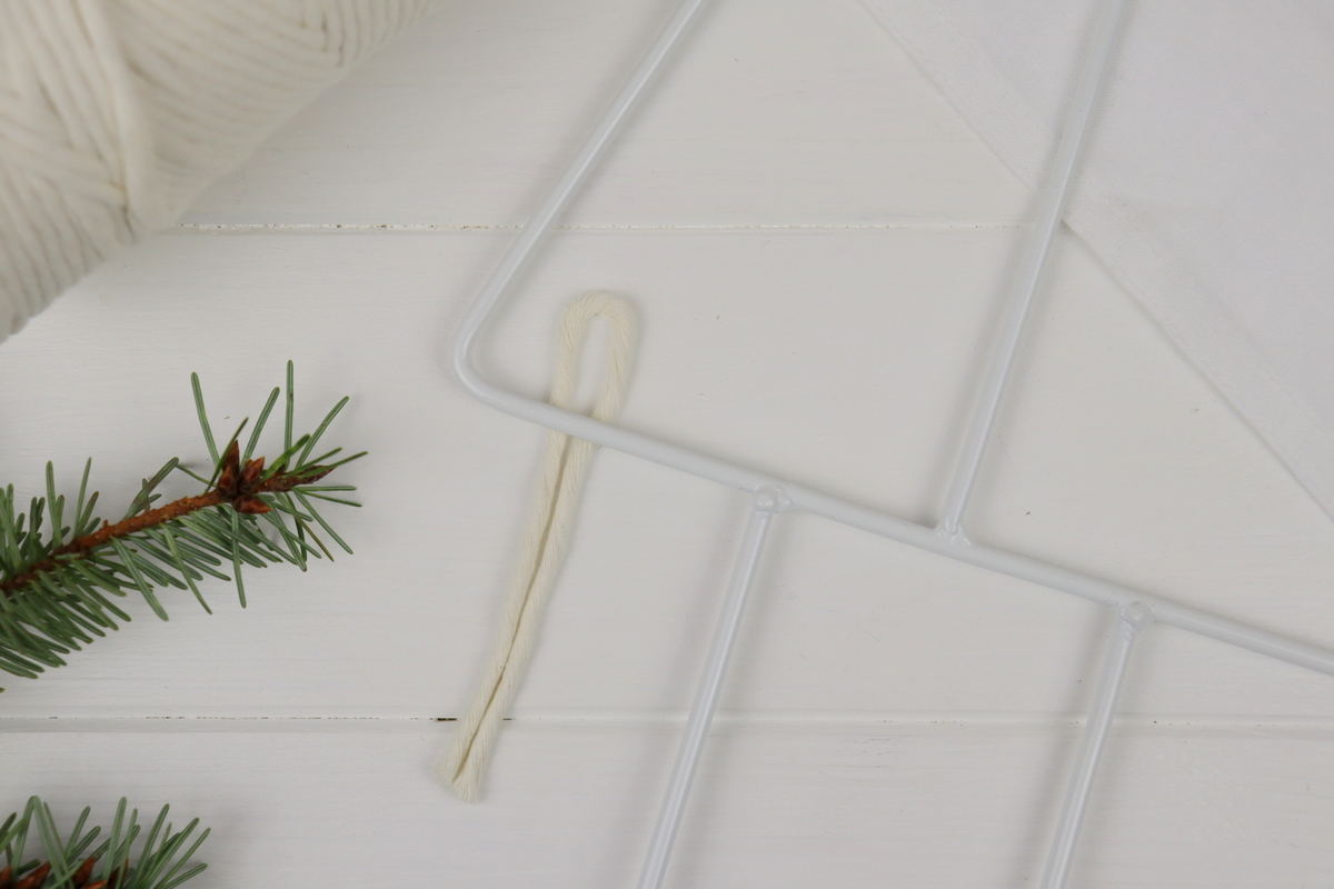 DIY Anleitung: selbstgemachte Makramee Tannenbäume 