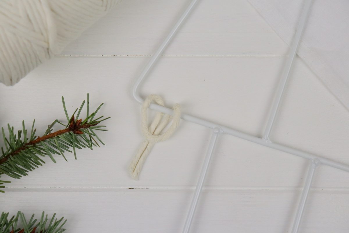 DIY Anleitung: selbstgemachte Makramee Tannenbäume 