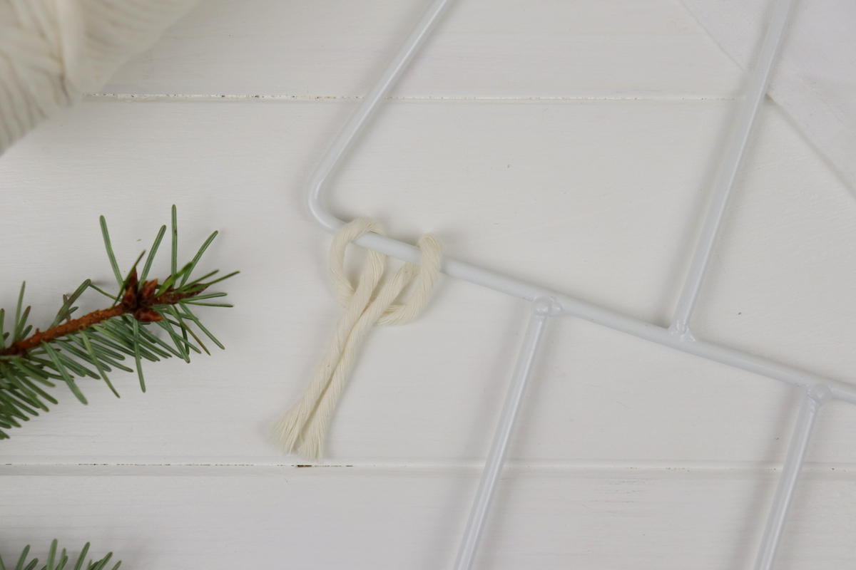 DIY Anleitung: selbstgemachte Makramee Tannenbäume 