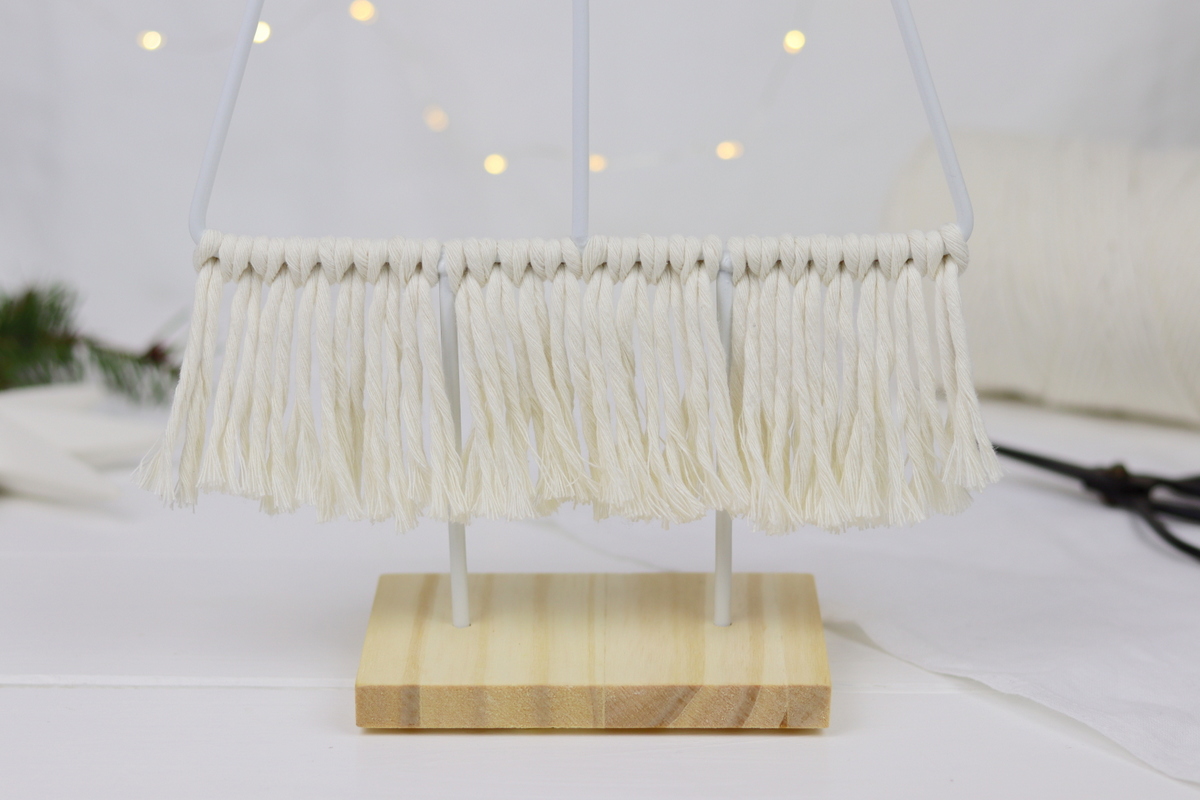 DIY Anleitung: selbstgemachte Makramee Tannenbäume 