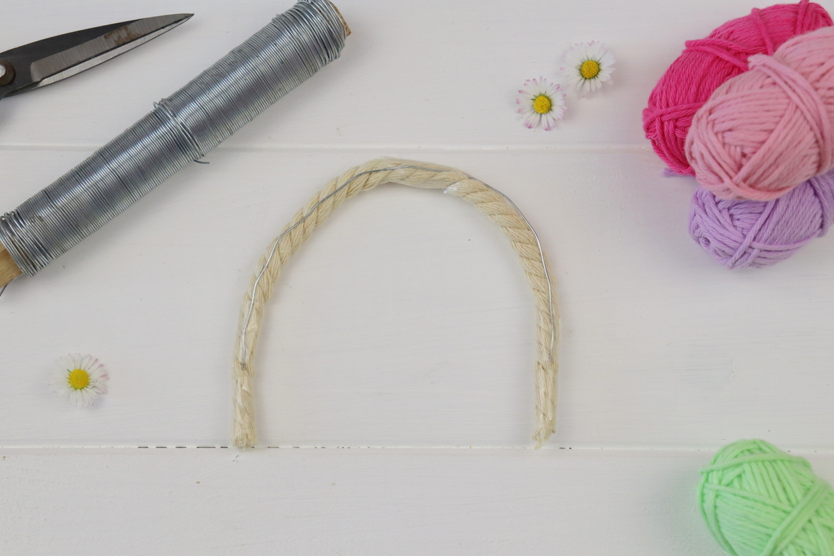 DIY - selbstgemachter, bunter Makramme Regenbogen / Fiber Rainbow