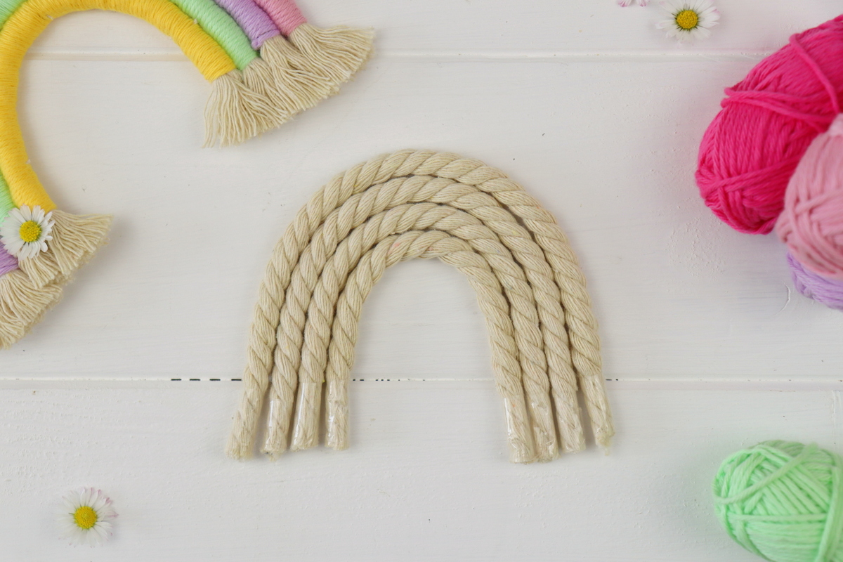 DIY - selbstgemachter, bunter Makramme Regenbogen / Fiber Rainbow
