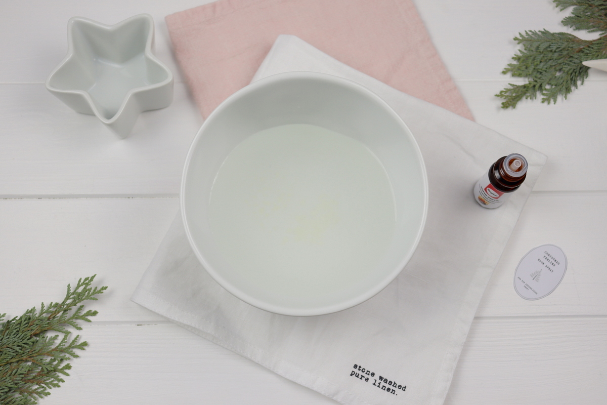 DIY selbstgemachtes Raumspray zu Weihnachten bestehend aus 3 Zutaten