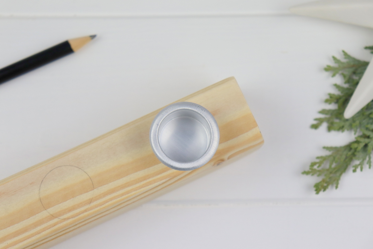 DIY - selbstgemachter Kerzenständer / Kerzenhalter aus Holz mit Stabkerzen