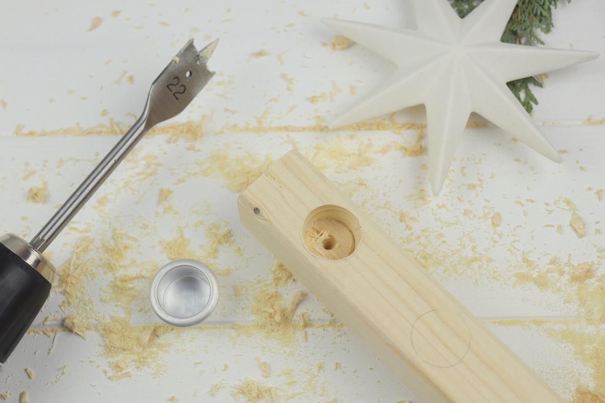 DIY - selbstgemachter Kerzenständer / Kerzenhalter aus Holz mit Stabkerzen