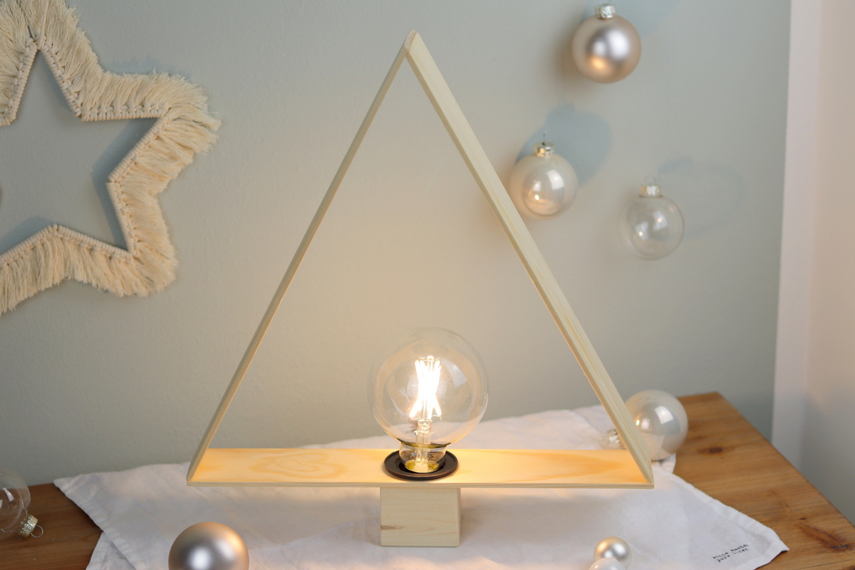 DIY - selbstgebaute Lampe in Tannenbaumform - für Weihnachten
