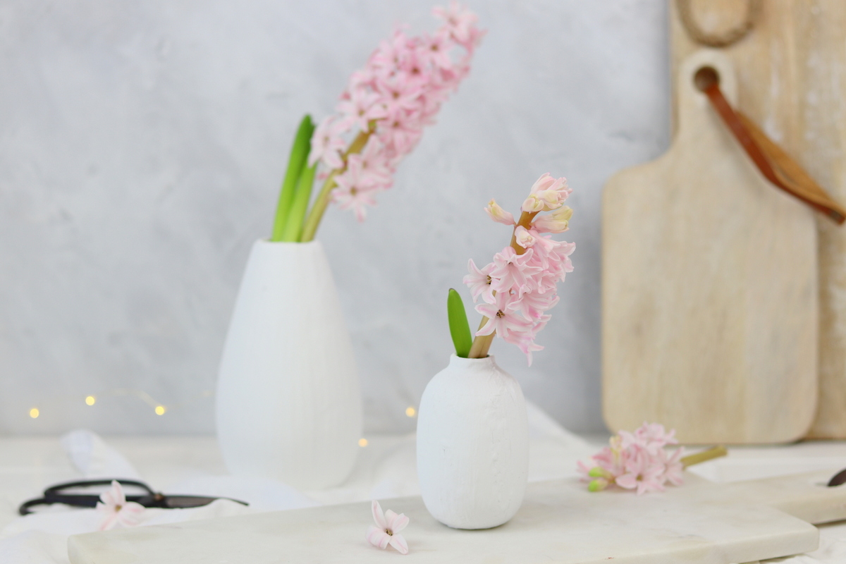 DIY Vasen Upcycling mit selbstgemachter Keramikfarbe