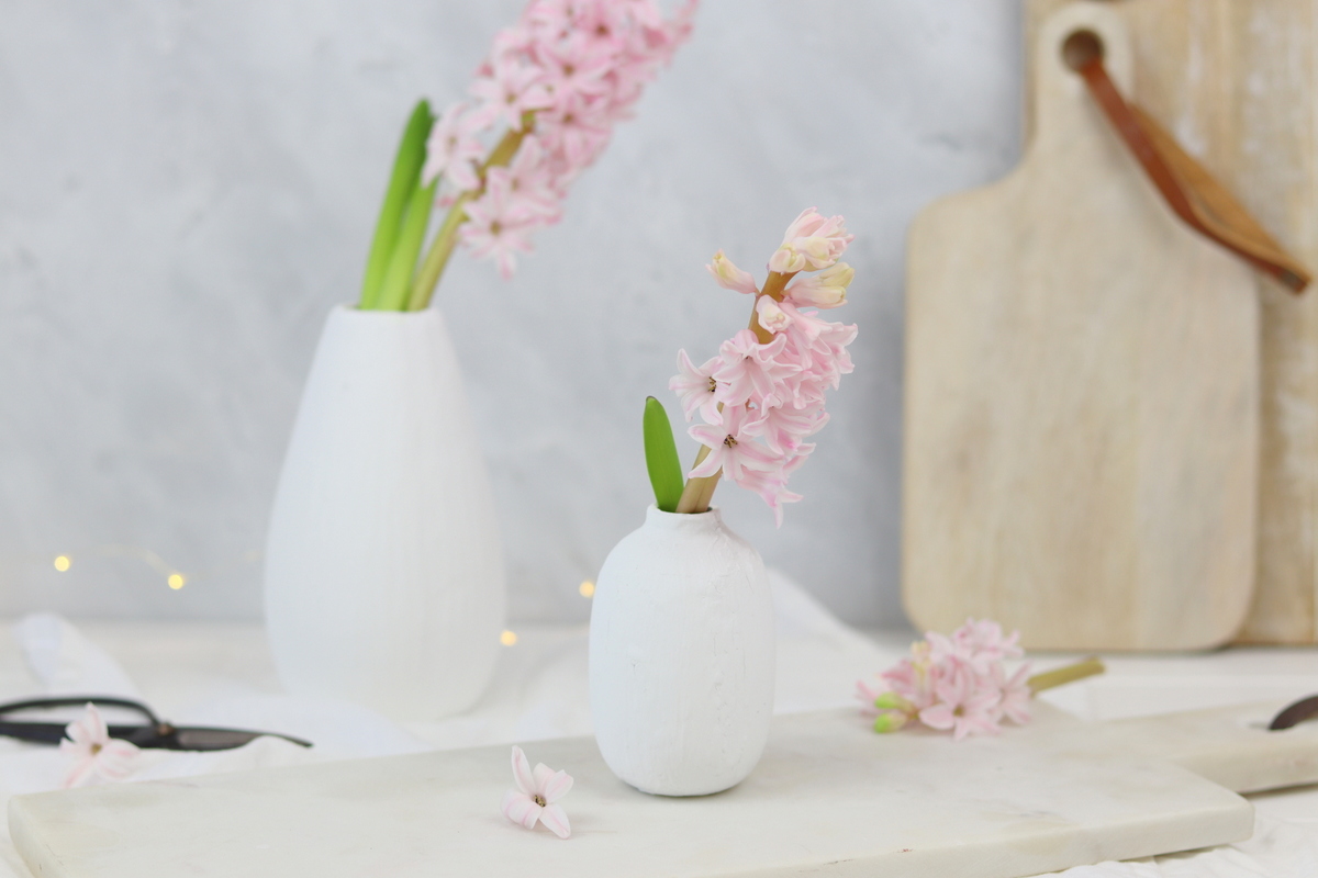 DIY Vasen Upcycling mit selbstgemachter Keramikfarbe