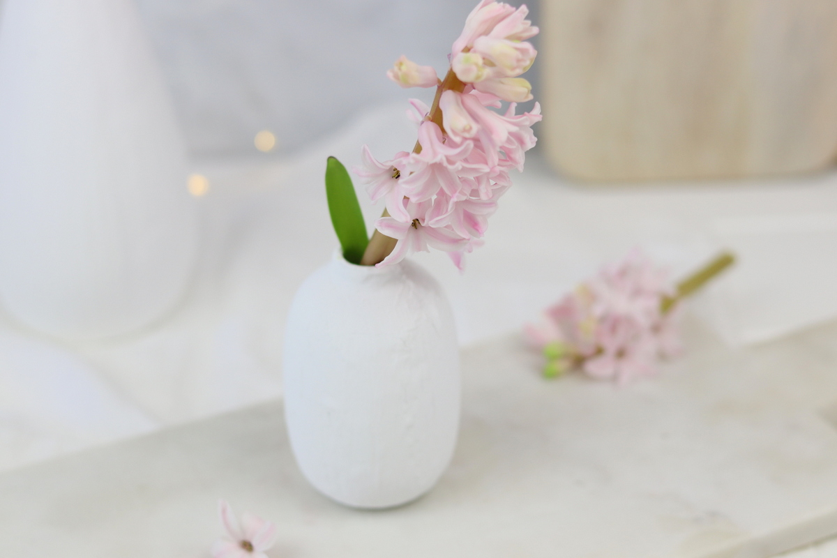 DIY Vasen Upcycling mit selbstgemachter Keramikfarbe