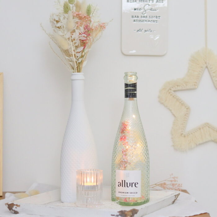 DIY Flaschen Upcycling in 2 Varianten mit Sprühkreidefarbe und Trockenblumen