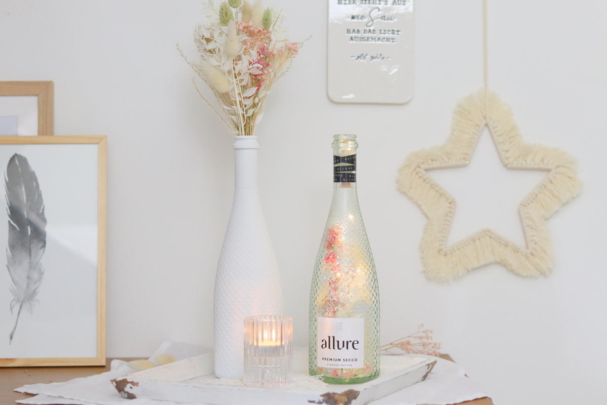 DIY Flaschen Upcycling in 2 Varianten mit Sprühkreidefarbe und Trockenblumen