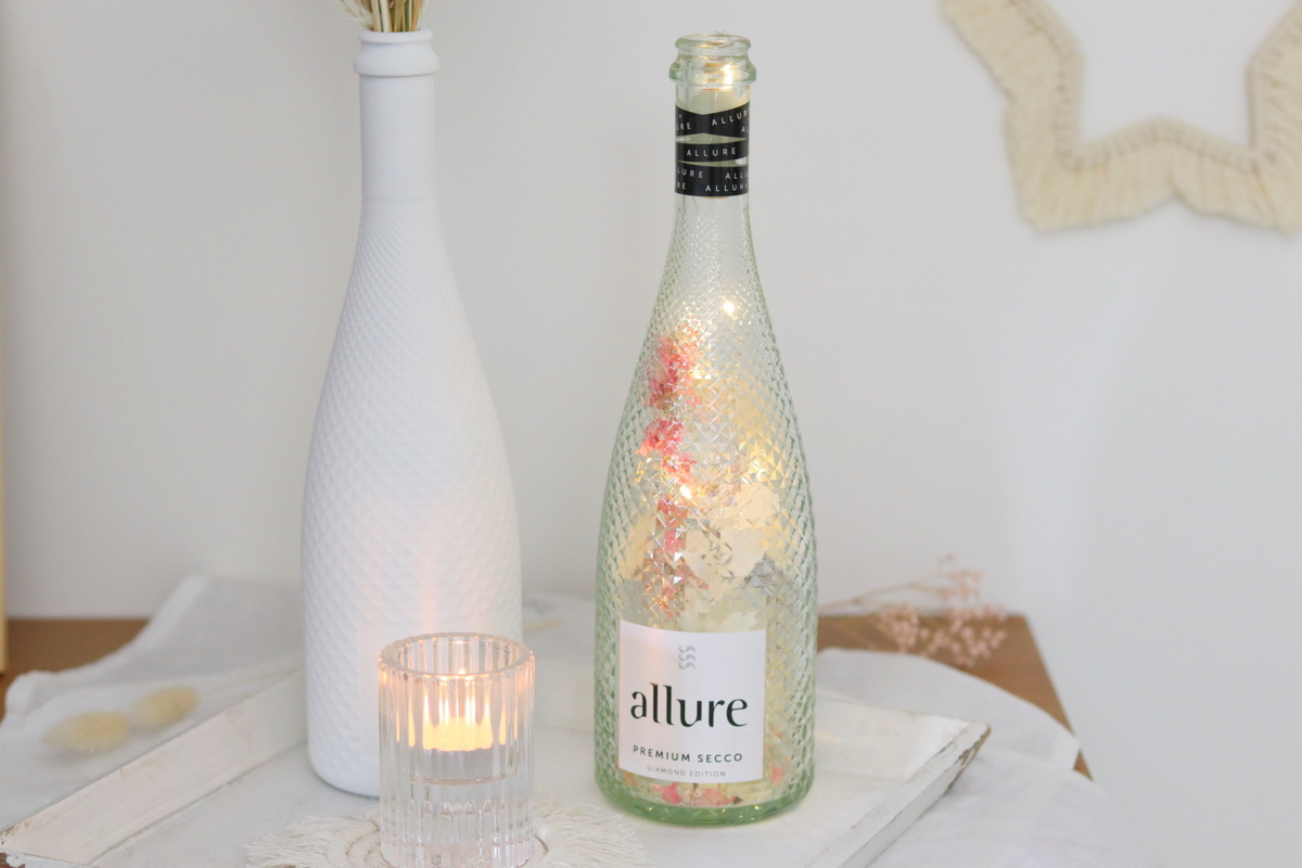 DIY Flaschen Upcycling in 2 Varianten mit Sprühkreidefarbe und Trockenblumen