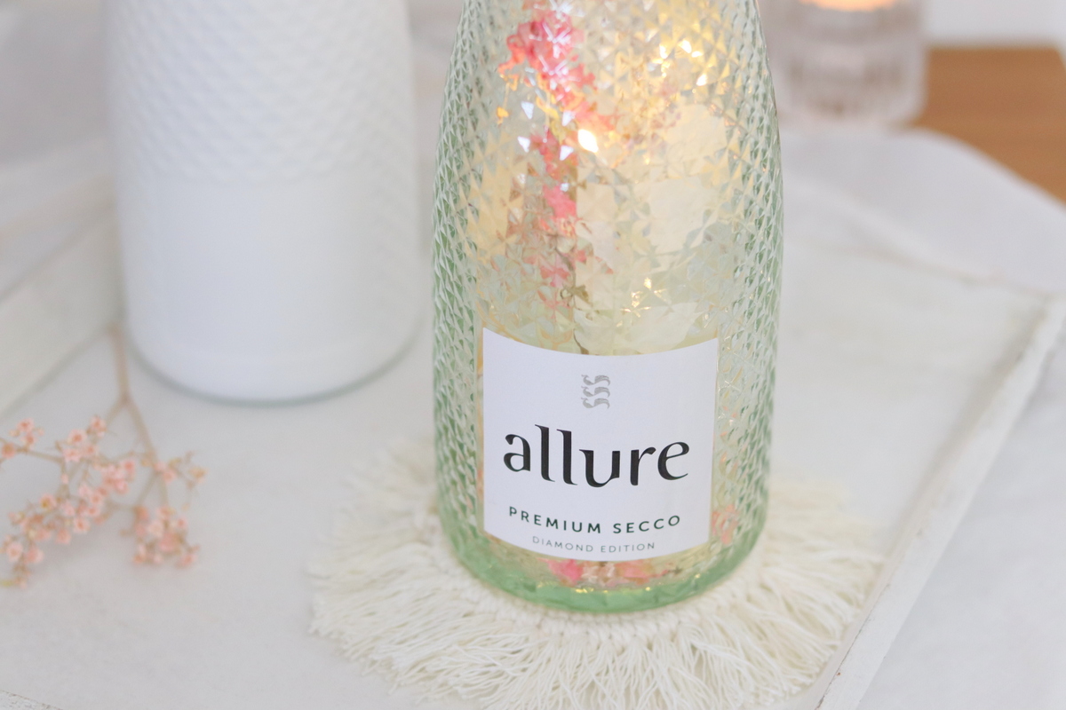 DIY Flaschen Upcycling in 2 Varianten mit Sprühkreidefarbe und Trockenblumen