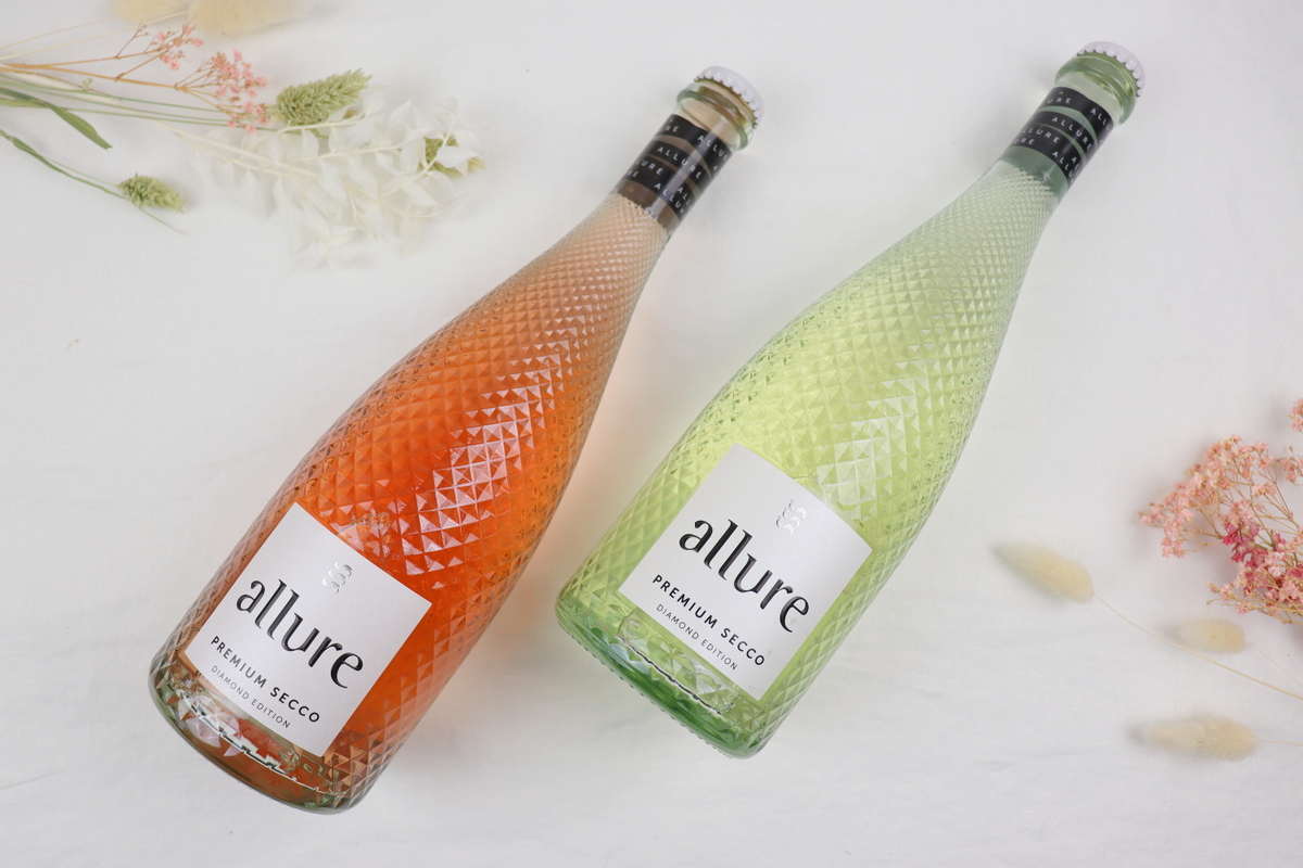 DIY Flaschen Upcycling in 2 Varianten mit Sprühkreidefarbe und Trockenblumen