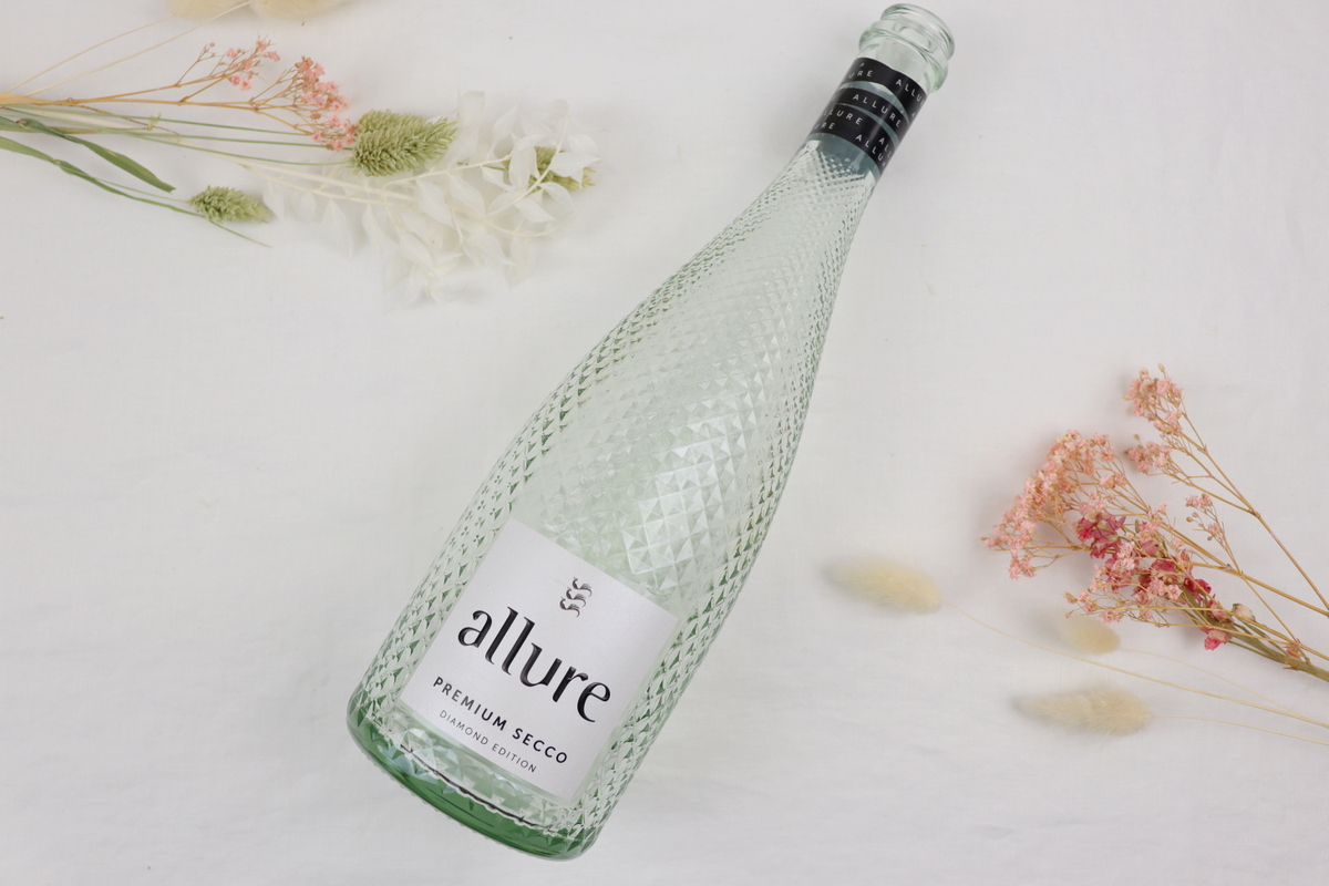 DIY Flaschen Upcycling in 2 Varianten mit Sprühkreidefarbe und Trockenblumen