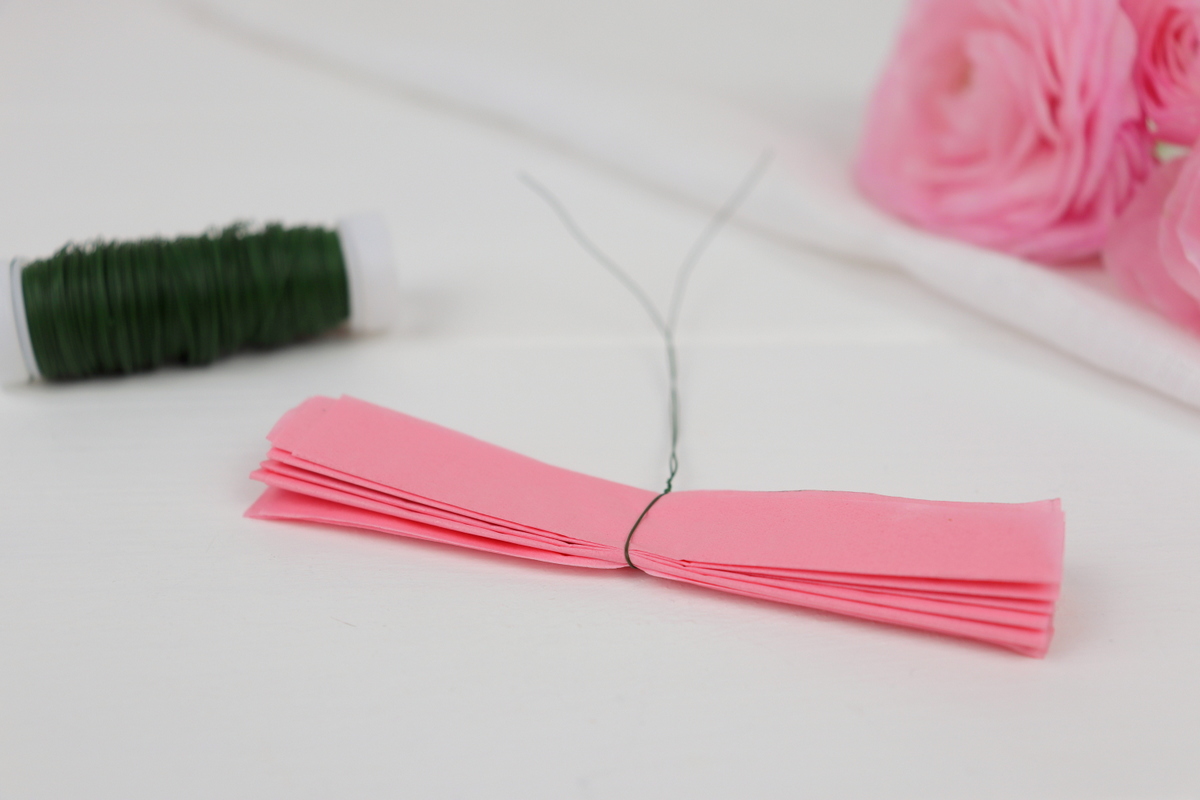 DIY selbstgemachte Flowerbox / Blumenbox / Rosenbox mit Blumen aus Papier (Blumenseide)