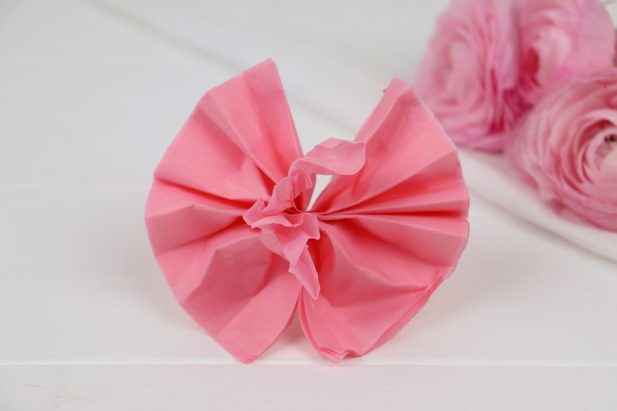 DIY selbstgemachte Flowerbox / Blumenbox / Rosenbox mit Blumen aus Papier (Blumenseide)