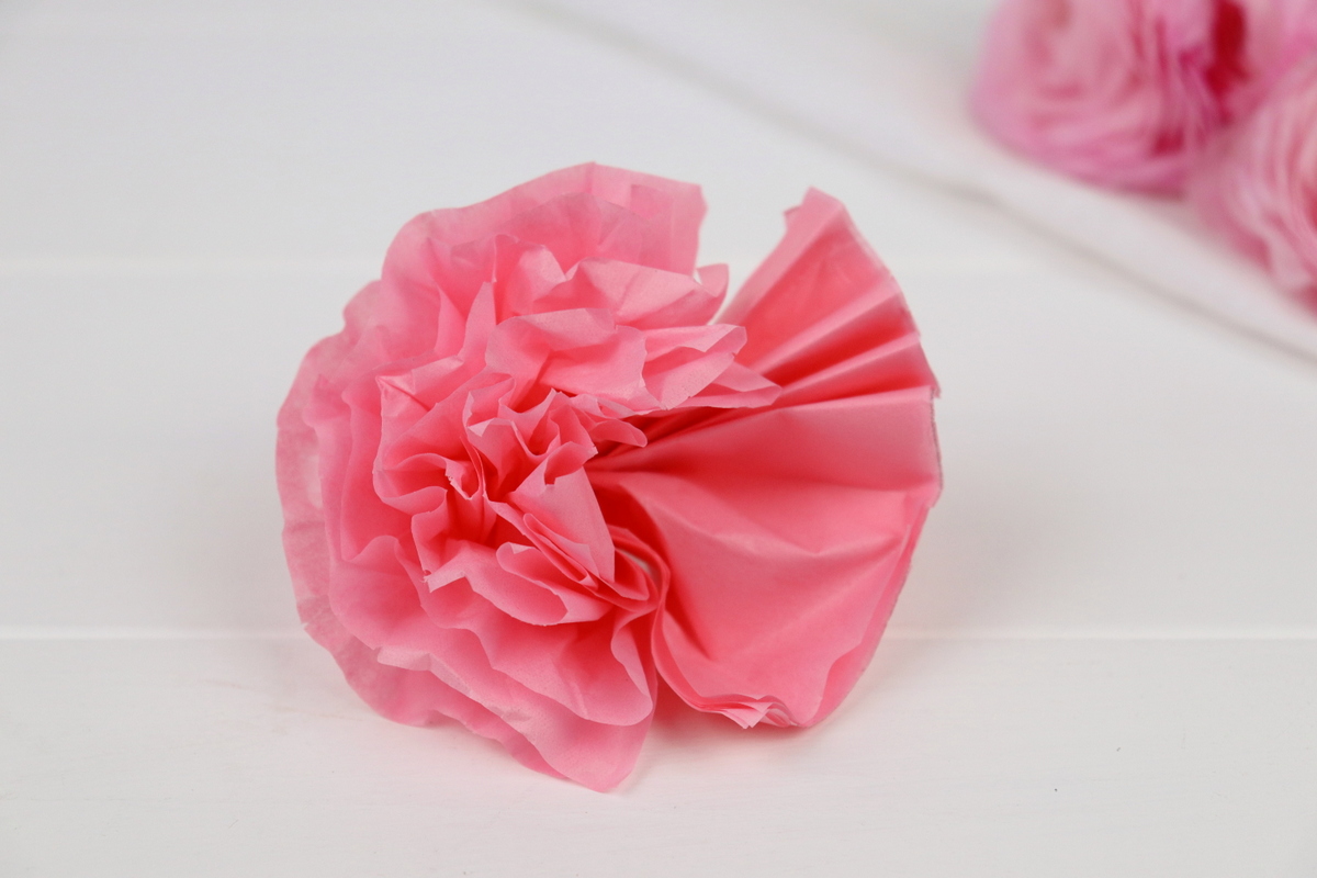 DIY selbstgemachte Flowerbox / Blumenbox / Rosenbox mit Blumen aus Papier (Blumenseide)