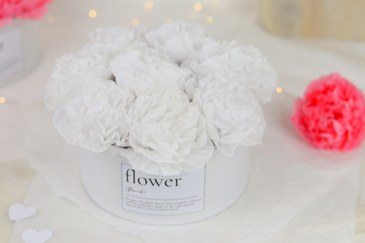 DIY selbstgemachte Flowerbox / Blumenbox / Rosenbox mit Blumen aus Papier (Blumenseide)