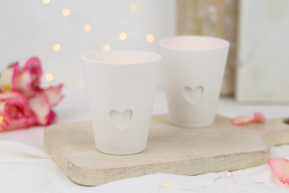 DIY - selbstgemachte Teelichter aus Raysin / Gießpulver mit kleinem Herz in der Mitte