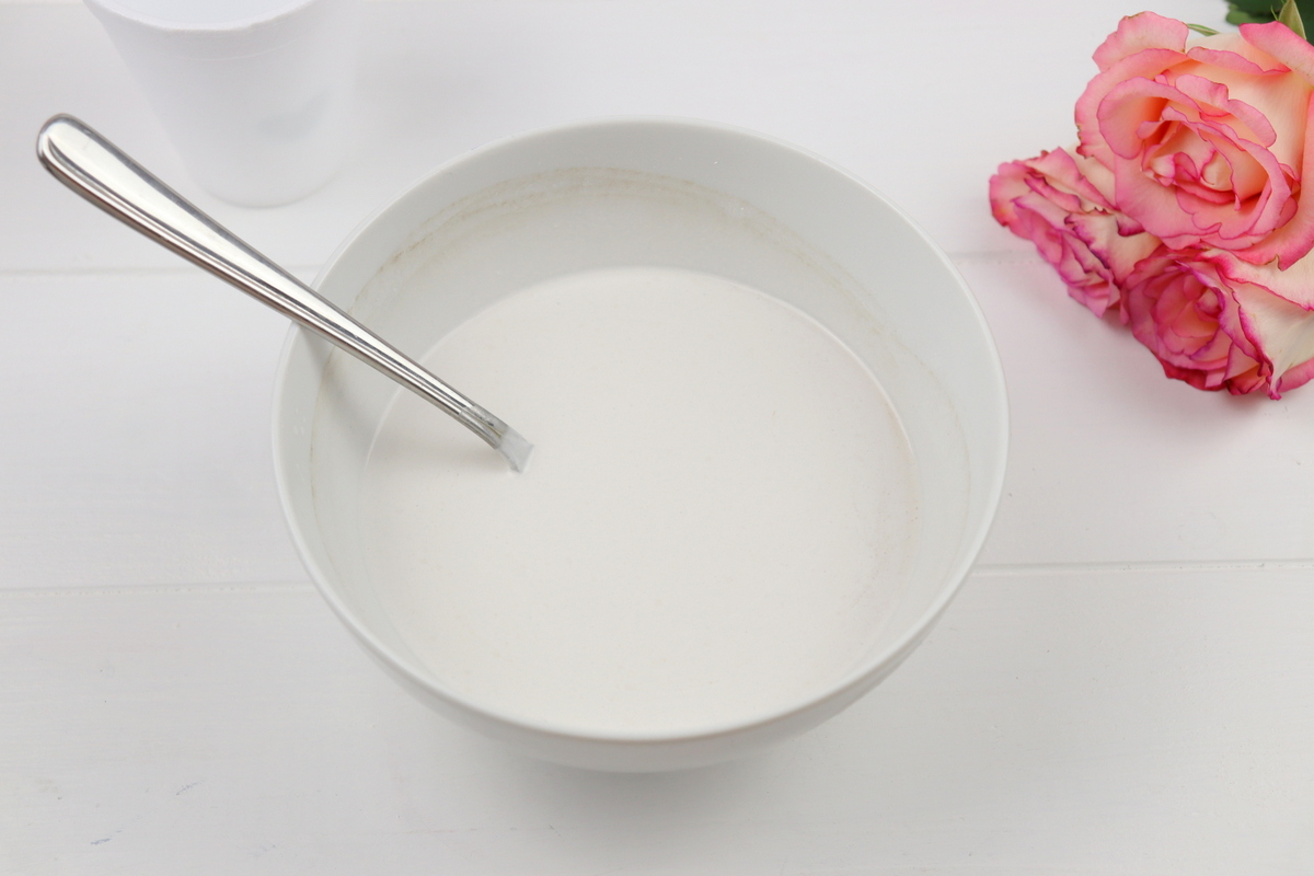 DIY - selbstgemachte Teelichter aus Raysin / Gießpulver mit kleinem Herz in der Mitte