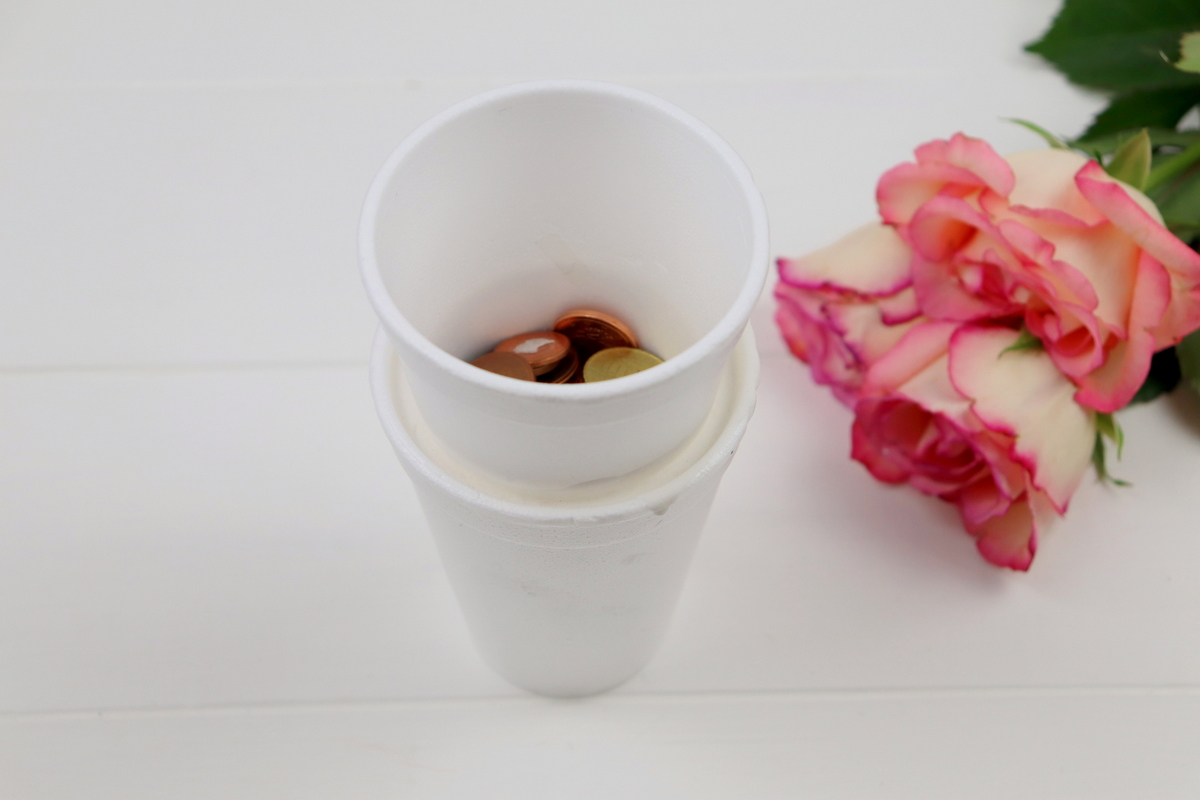 DIY - selbstgemachte Teelichter aus Raysin / Gießpulver mit kleinem Herz in der Mitte