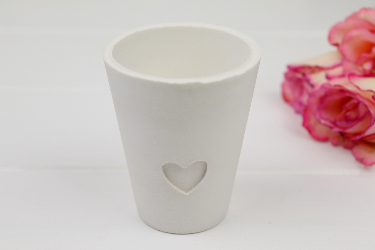 DIY - selbstgemachte Teelichter aus Raysin / Gießpulver mit kleinem Herz in der Mitte