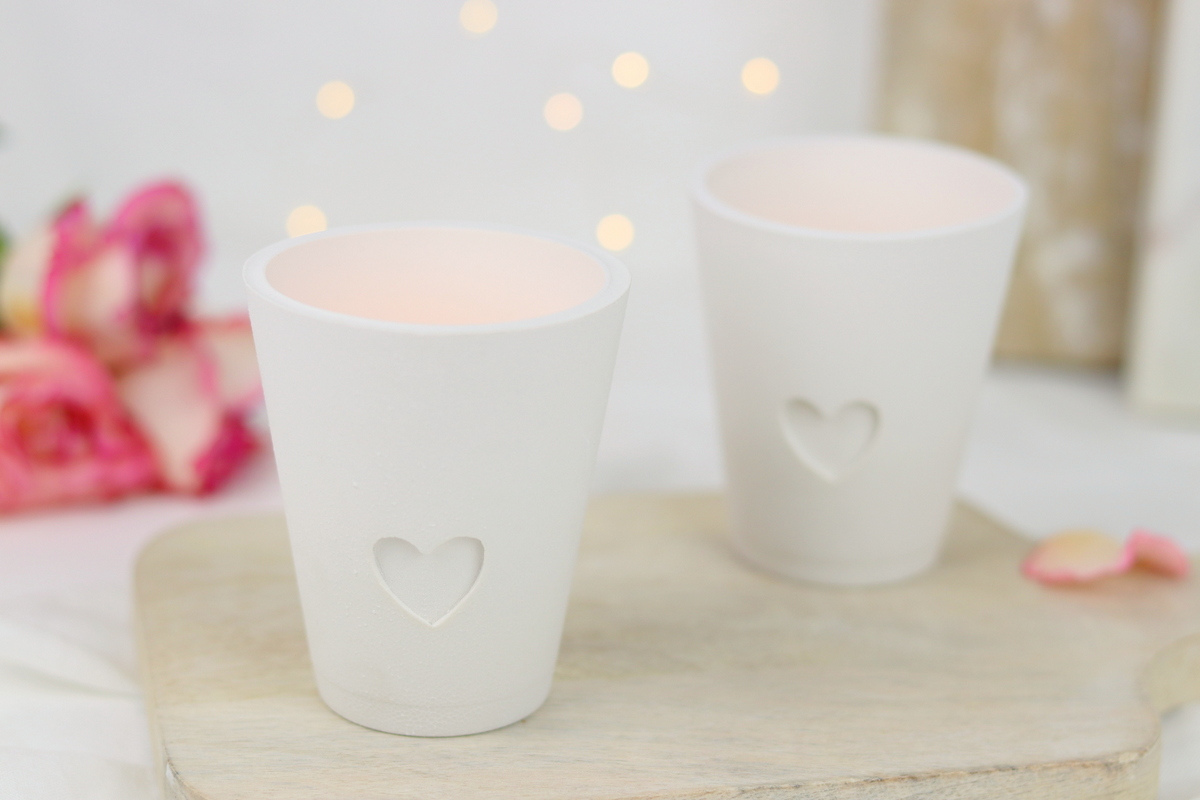 DIY - selbstgemachte Teelichter aus Raysin / Gießpulver mit kleinem Herz in der Mitte