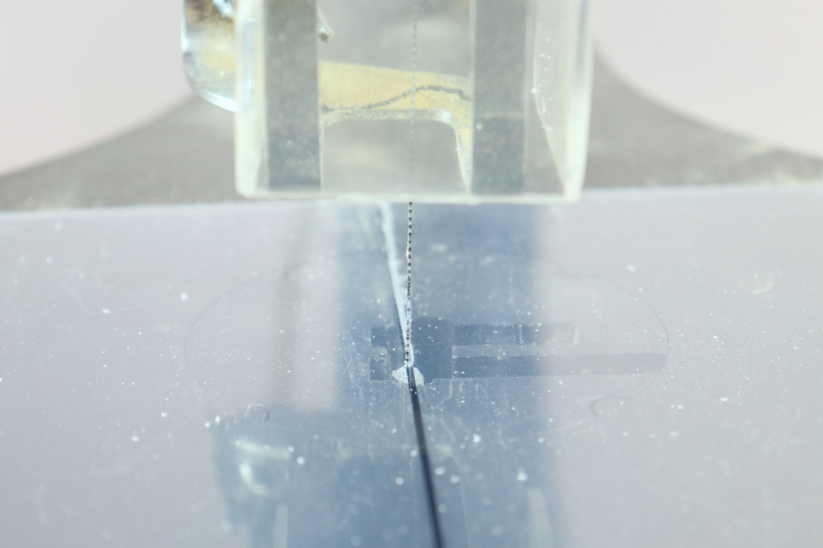 DIY selbstgemachte Doppelglas Bilderrahmen aus Plexiglas und Stuck mit Trockenblumen