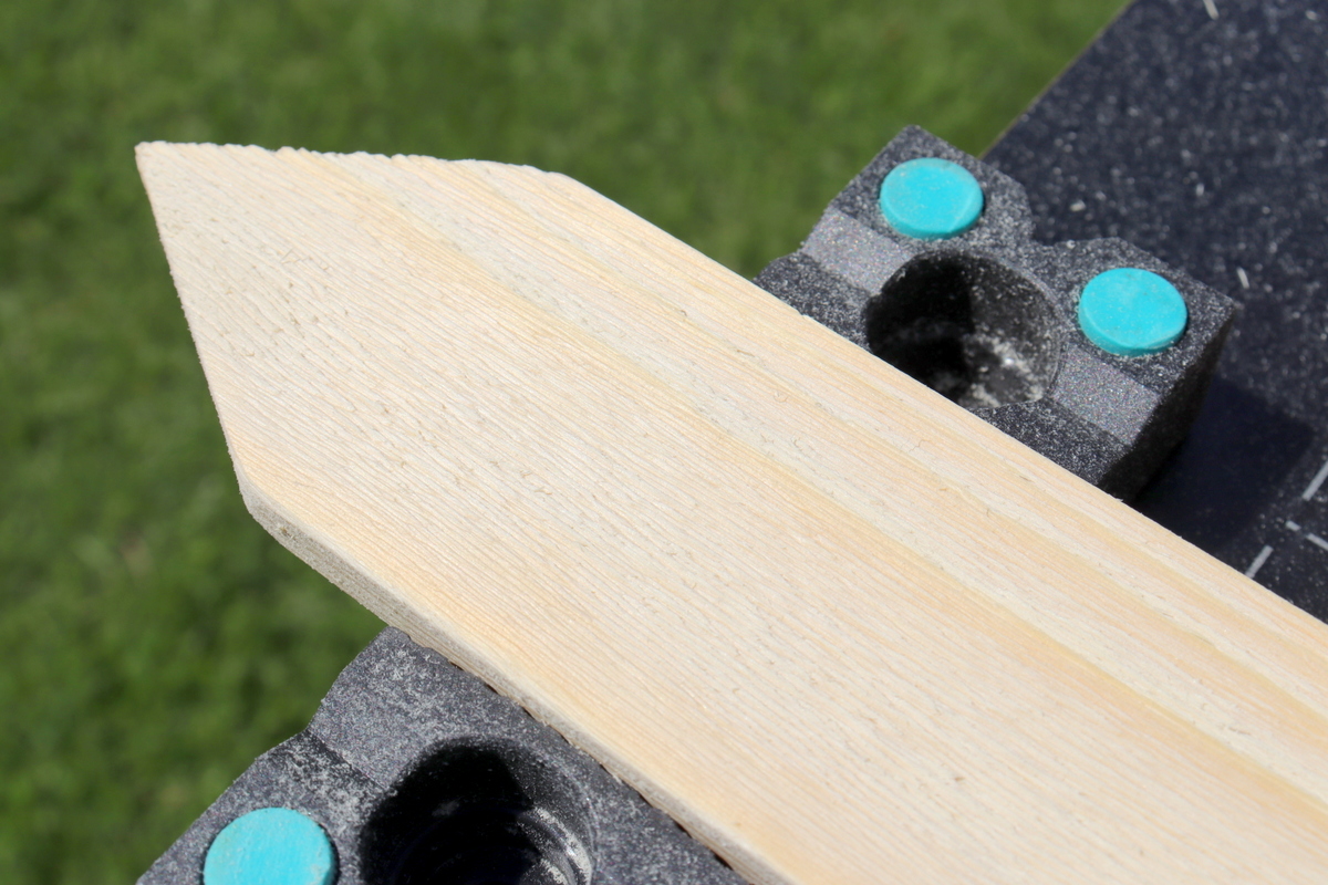 selbstgebauter Wegweiser aus Holz (Schild) für den Garten - DIY