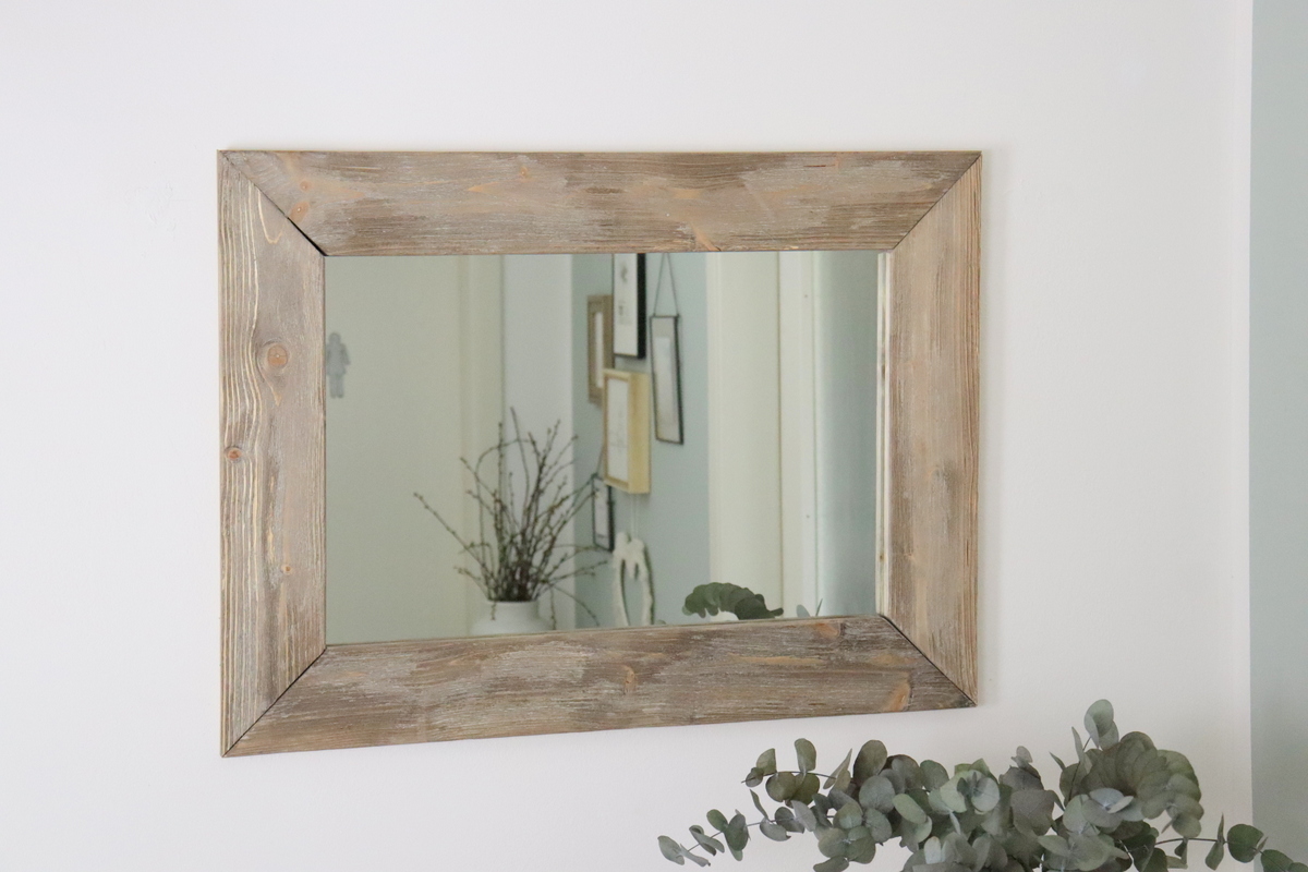 DIY Holz selber altern lassen mit Holz-Struktur-Bürste und Farbe und daraus einen Spiegel bauen